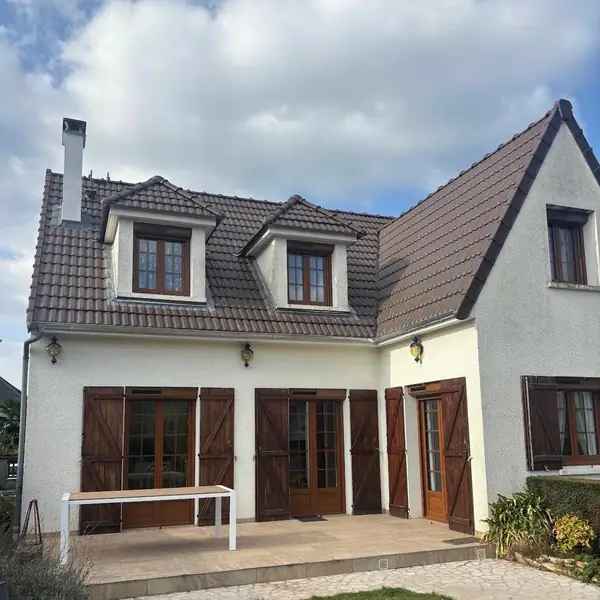 Toiture de pavillon terminée — chantier CN Toiture